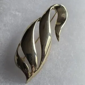 Vintage | Jewelry | Vintage Mj Ent Pin Brooch Gold Toned Abstract ...